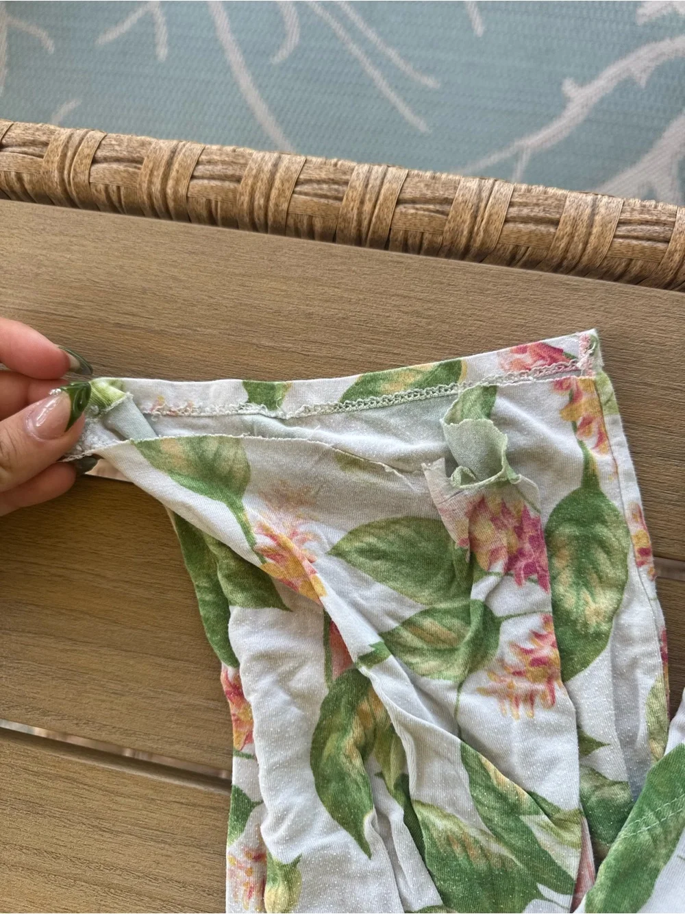 Tropical Floral Drawstring Pajama Pants in Size Small - Picture 4 of 4